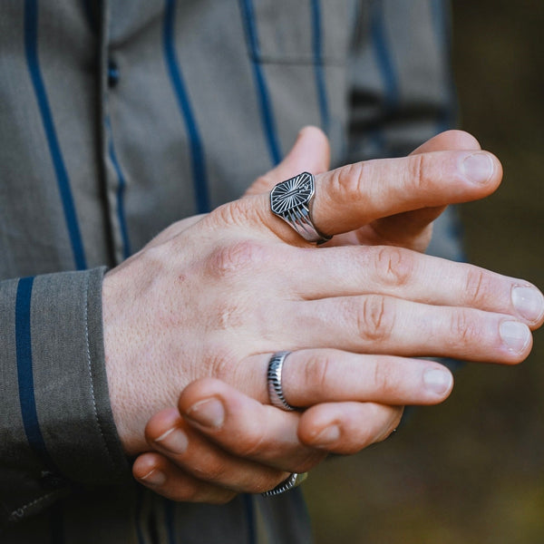 GUNGNIR SIGNATURE RING (SILVER)