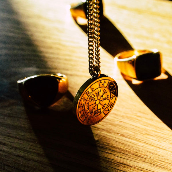VEGVISIR PENDANT (GOLD)