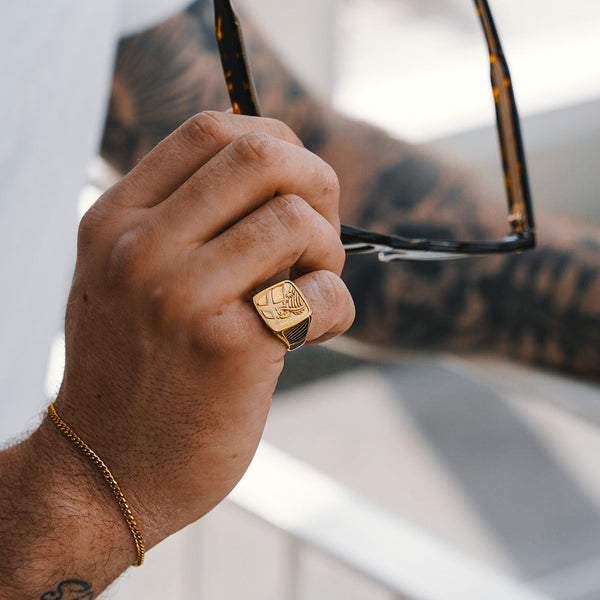 EXPLORER OVERSIZE SIGNATURE RING (GOLD)