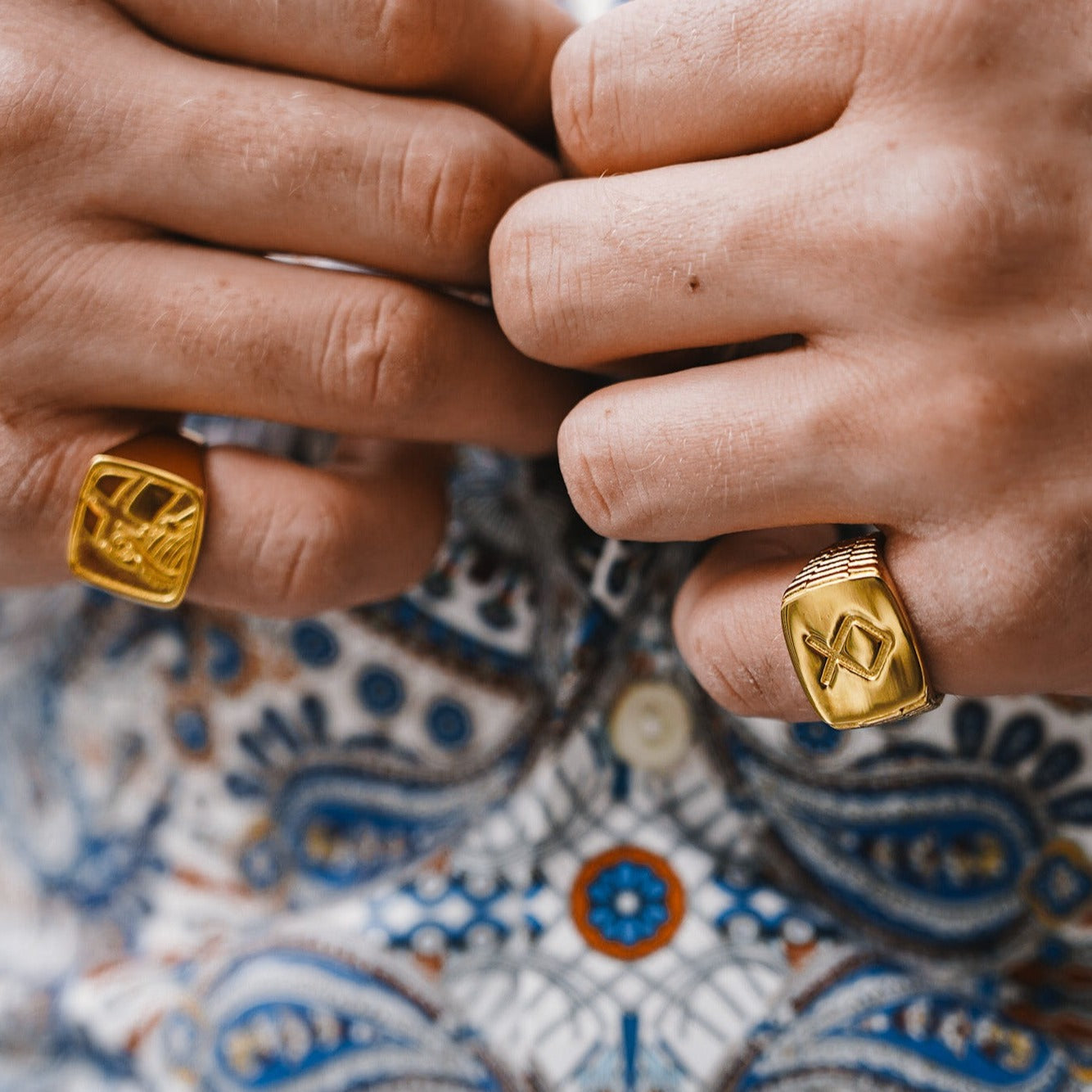 Othila Oversize Signature - Gold-toned ring