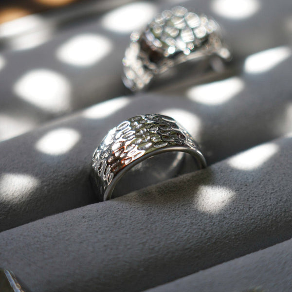 HAMMERED SIGNATURE RING (SILVER)
