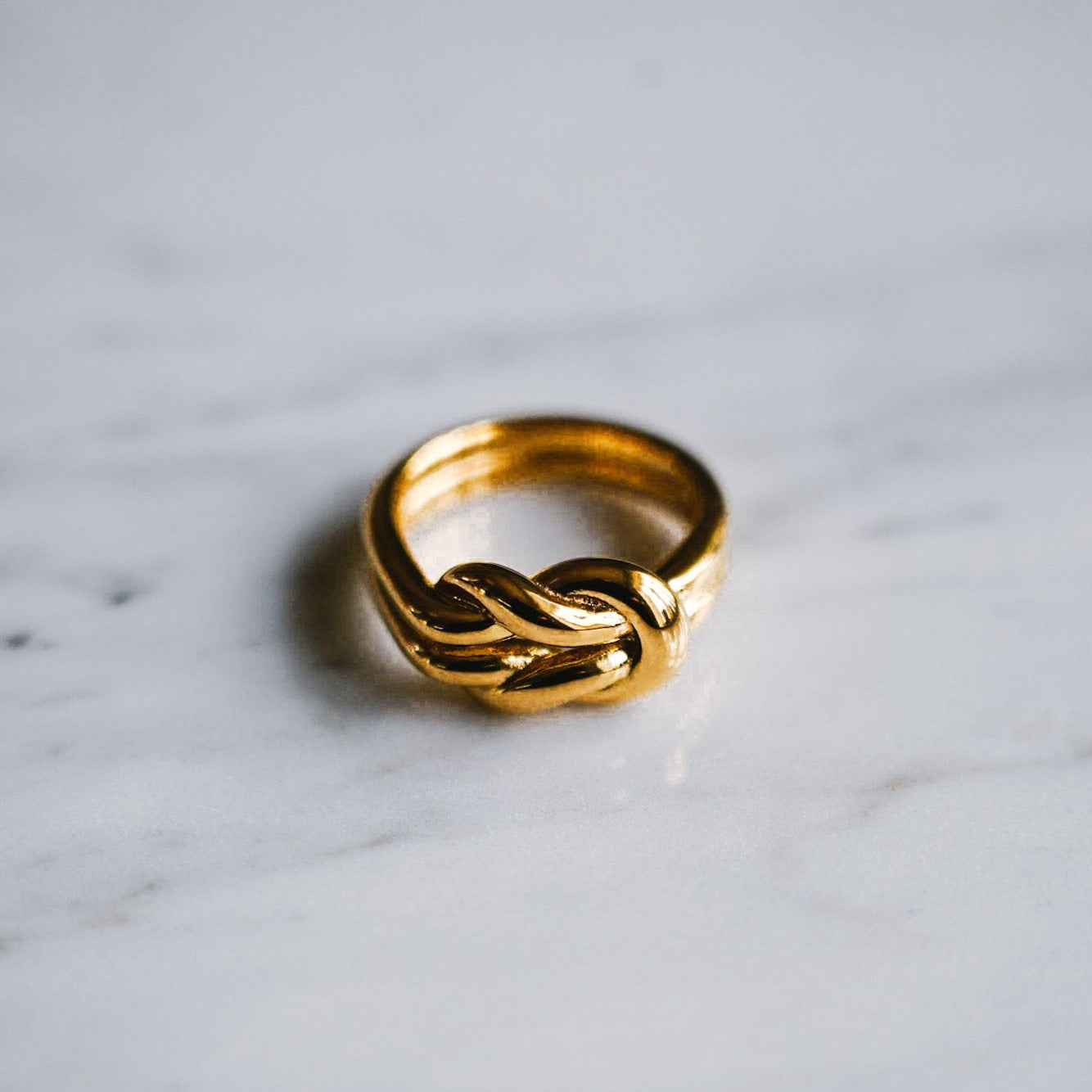 Perpetual band ring - Gold-toned