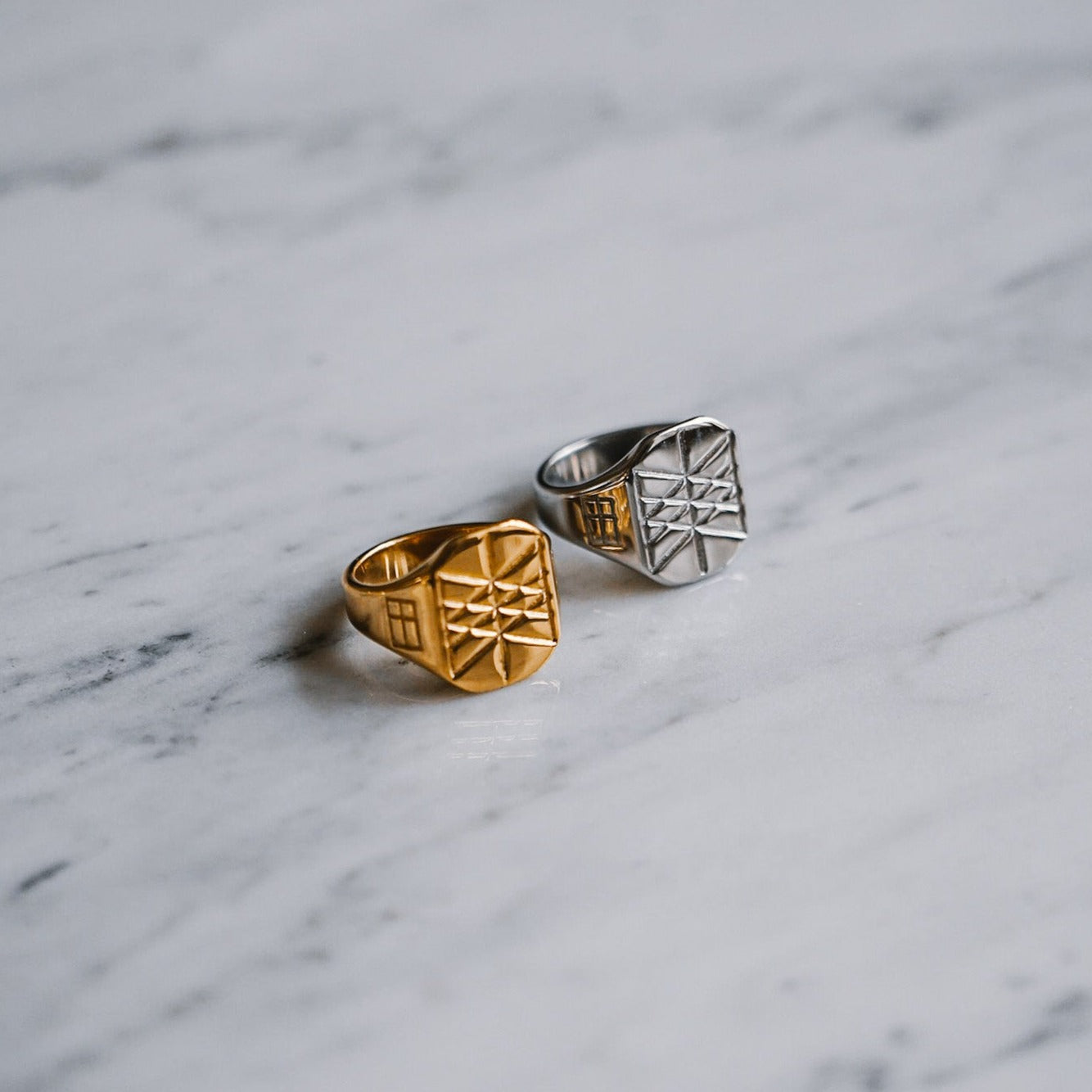 Web of Wyrd Signature ring - Gold-toned