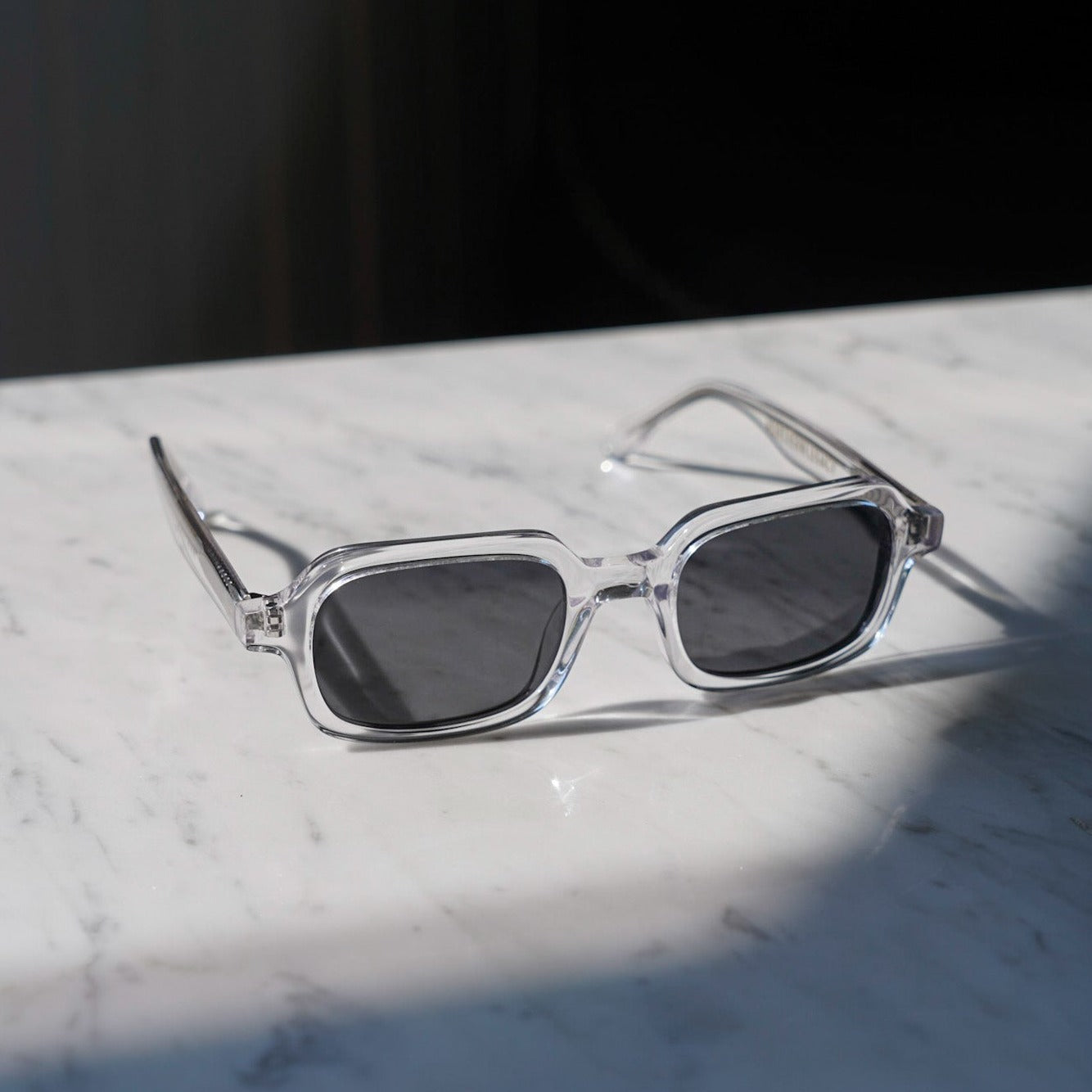 Modern sunglasses - Transparent grey