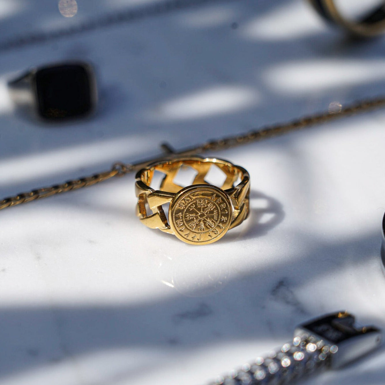 Vegvisir Chain Signature - Gold-toned ring