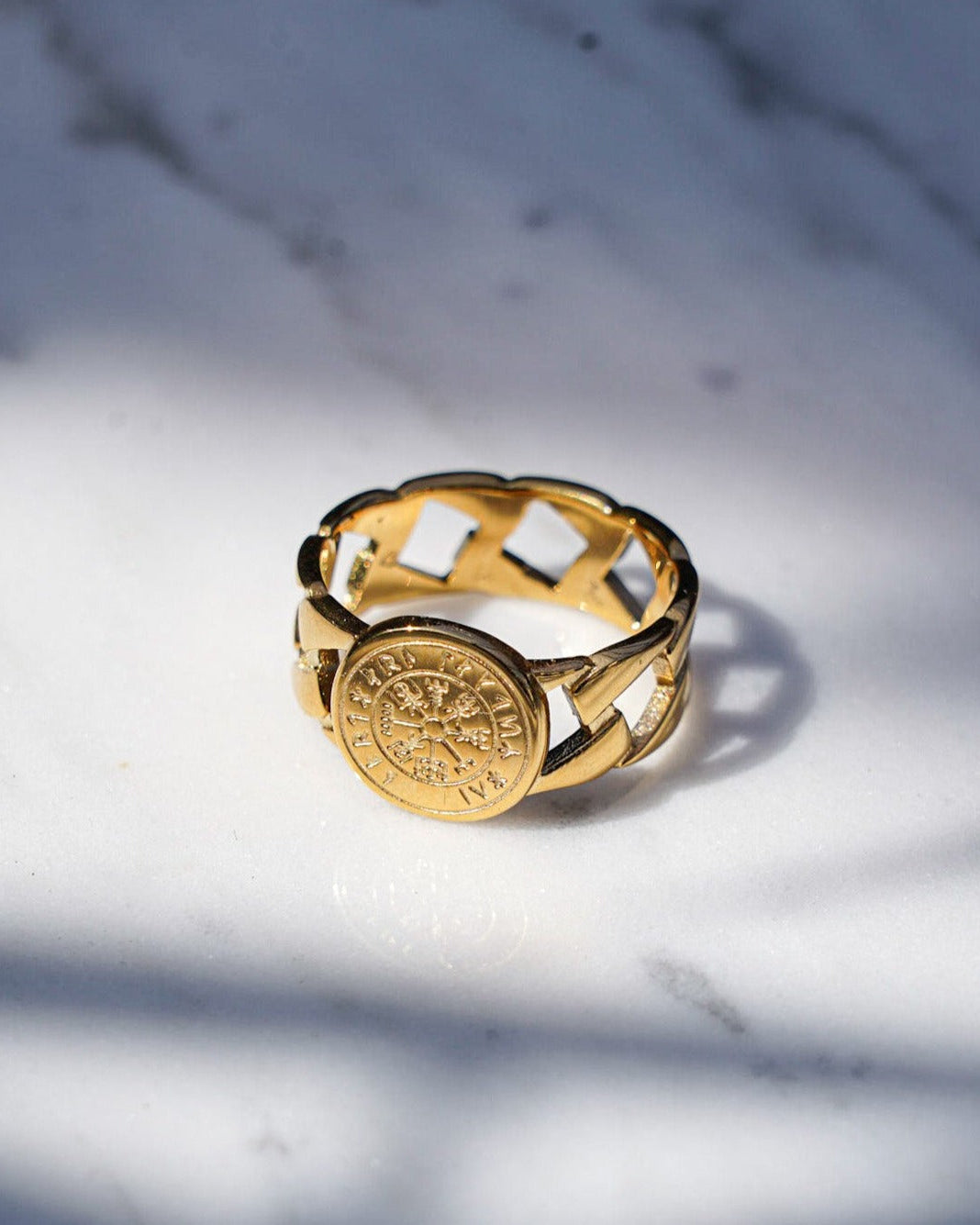 Vegvisir Chain Signature - Gold-toned ring