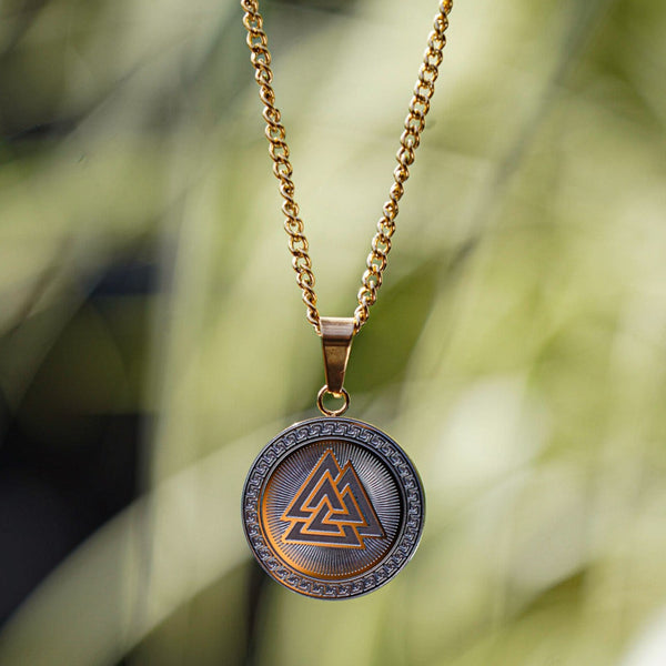 VALKNUT PENDANT (GOLD)
